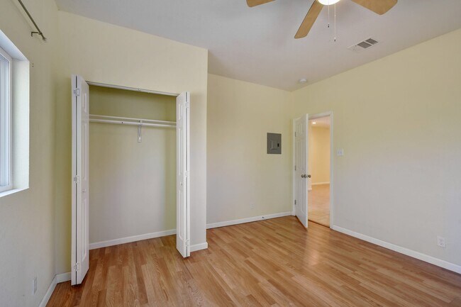 Building Photo - 417 Odell St