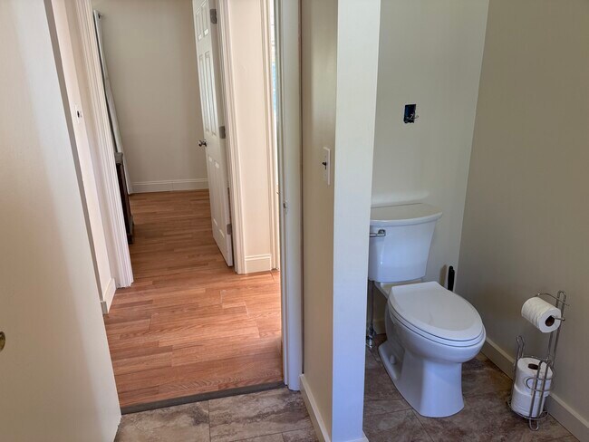 Building Photo - 525 Allen Dr