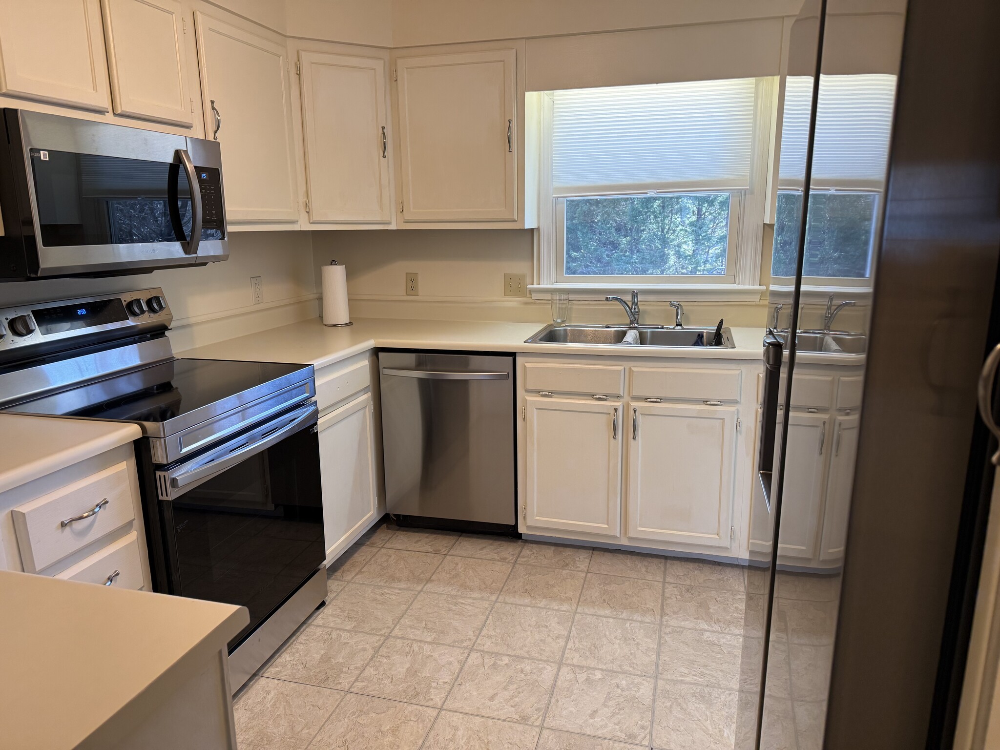 Building Photo - 104 Meadow Park Ln