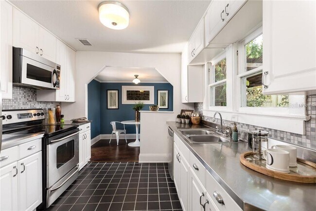 Building Photo - 1111 E Patterson St