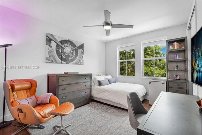 Building Photo - 2143 N Bay Rd