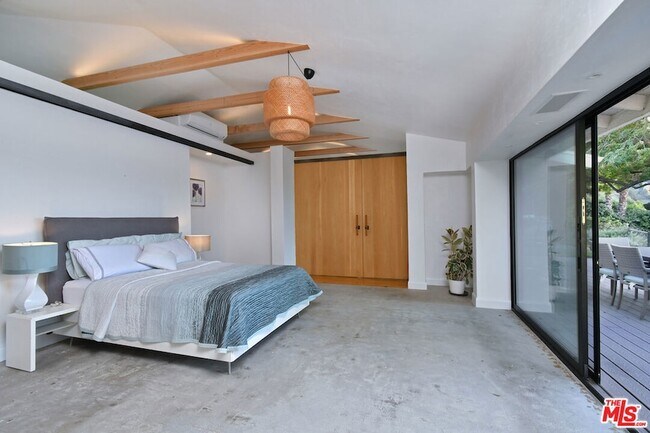 Building Photo - 2145 Linda Flora Dr