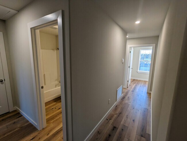 Building Photo - 137 S Bluff Ave