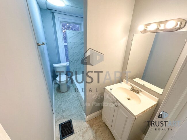 Building Photo - 330 N 53rd St