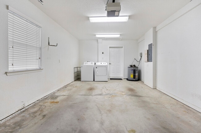 Building Photo - 1802 E Sanderling Ln