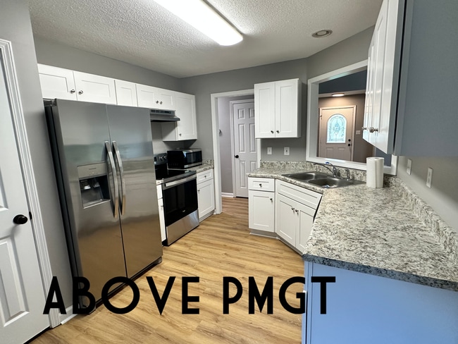 Building Photo - Beautifully renovated 3 bedroom home