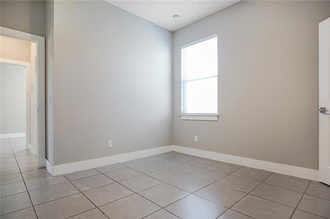 Building Photo - 210 Goldenrod Ln