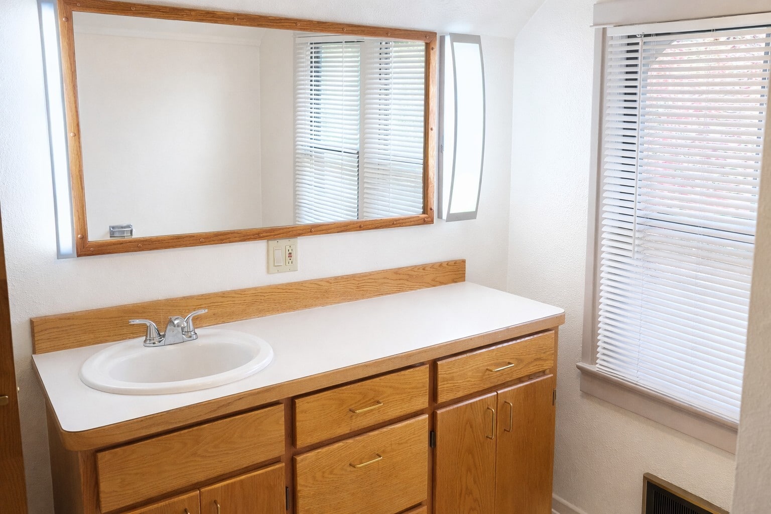 Building Photo - 5116 Meridian Ave N