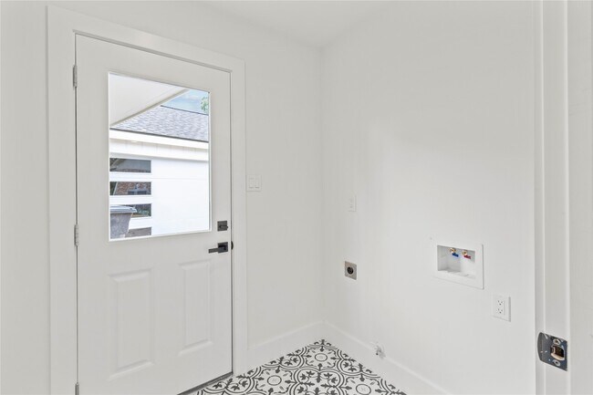 Building Photo - 2823 Stetson Ln