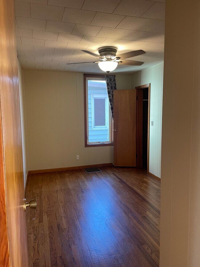2nd Bedroom - 556 E 5th St