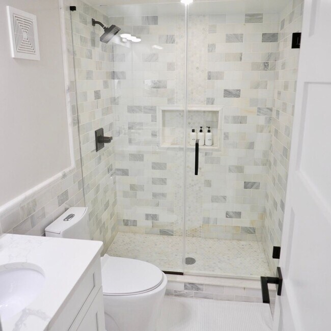Building Photo - Luxury Rowhouse Living in Columbia Heights (w/Solar!)
