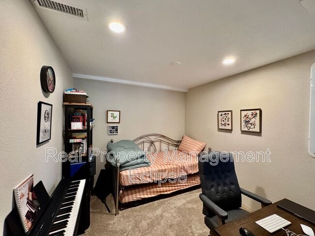 Building Photo - 15130 SE 47th Pl
