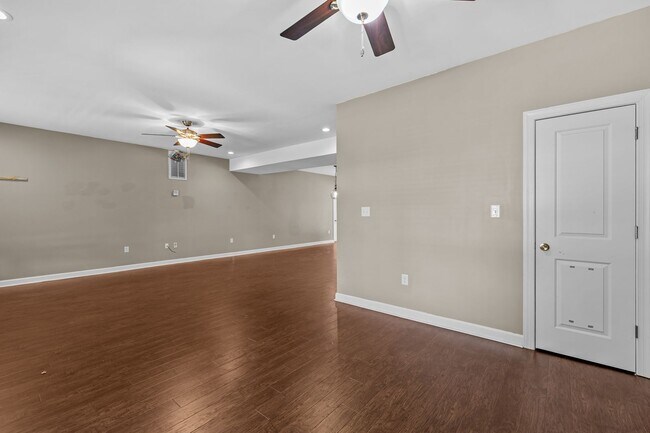 Building Photo - Beachside Living Just in Time for Summer!