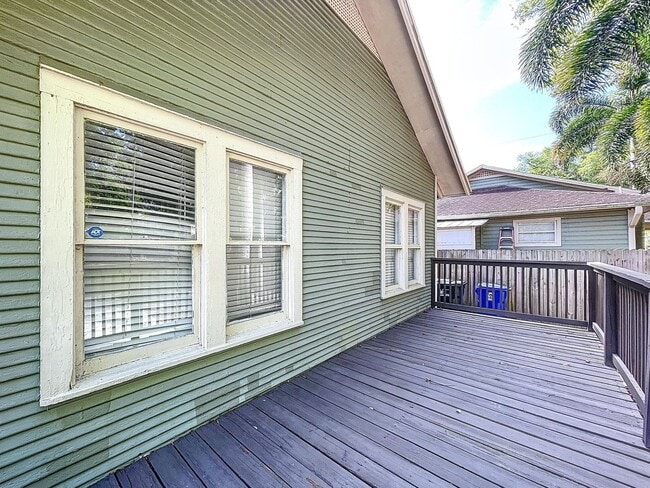 Building Photo - 1/1 in Central Lakeland with a great side ...