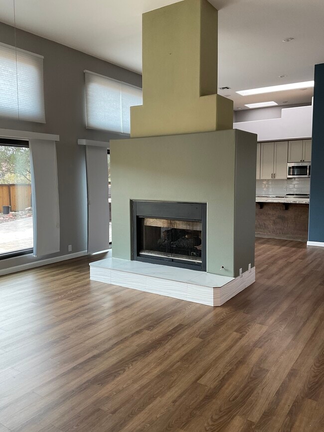 Building Photo - 200 Michaels Ranch Dr