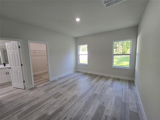 Building Photo - 1564 W Cary Dr