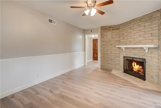 Building Photo - 1242 E Everett Pl