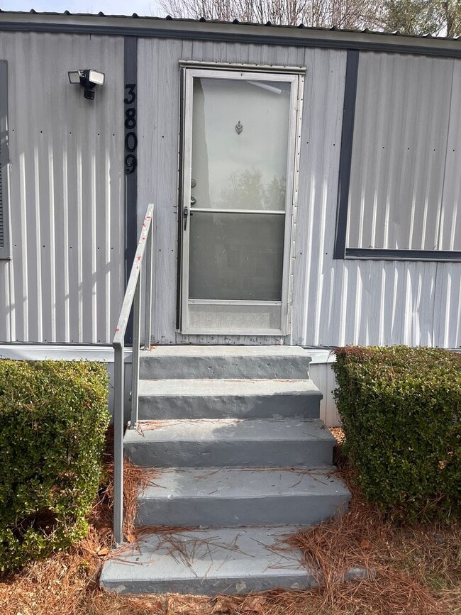 Building Photo - Home in south Lowndes County