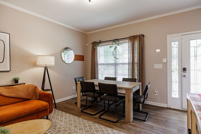 Building Photo - PRE LEASING!! AVAILABLE AUGUST 15TH 2025!!...