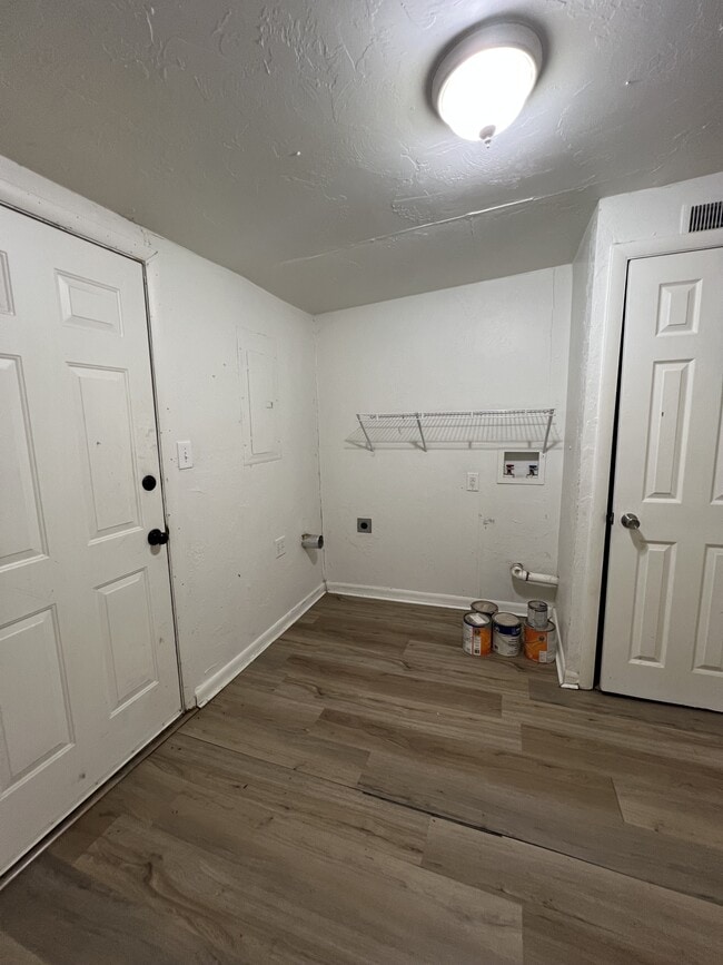 Building Photo - 703 Terry Dr