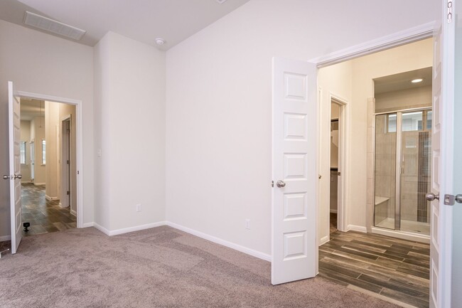 Building Photo - Modern 3 bed 2 bath home!