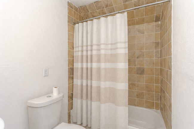 Building Photo - 3725 Leybourn Ave