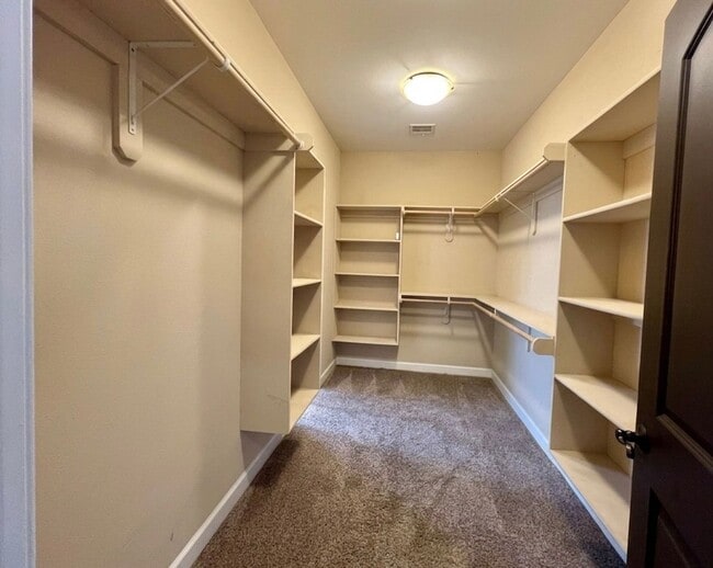 Building Photo - Executive Style Home in Grand Mere