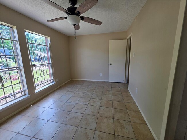 Building Photo - 6606 Northleaf Dr