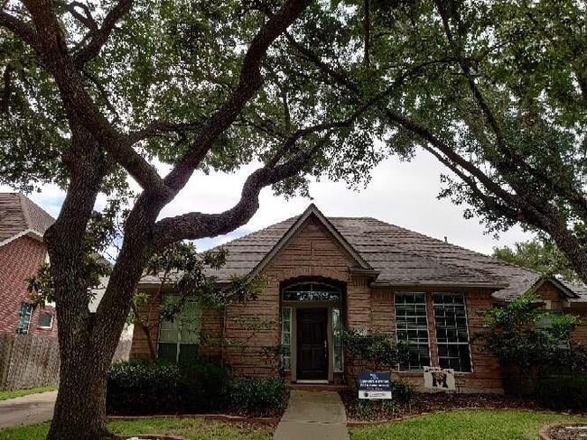 Building Photo - 215 Heathbrook Ln