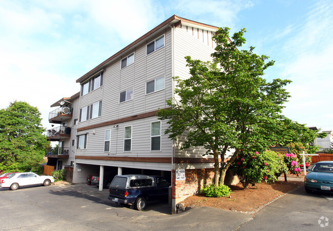 Building Photo - Corner House Apartments