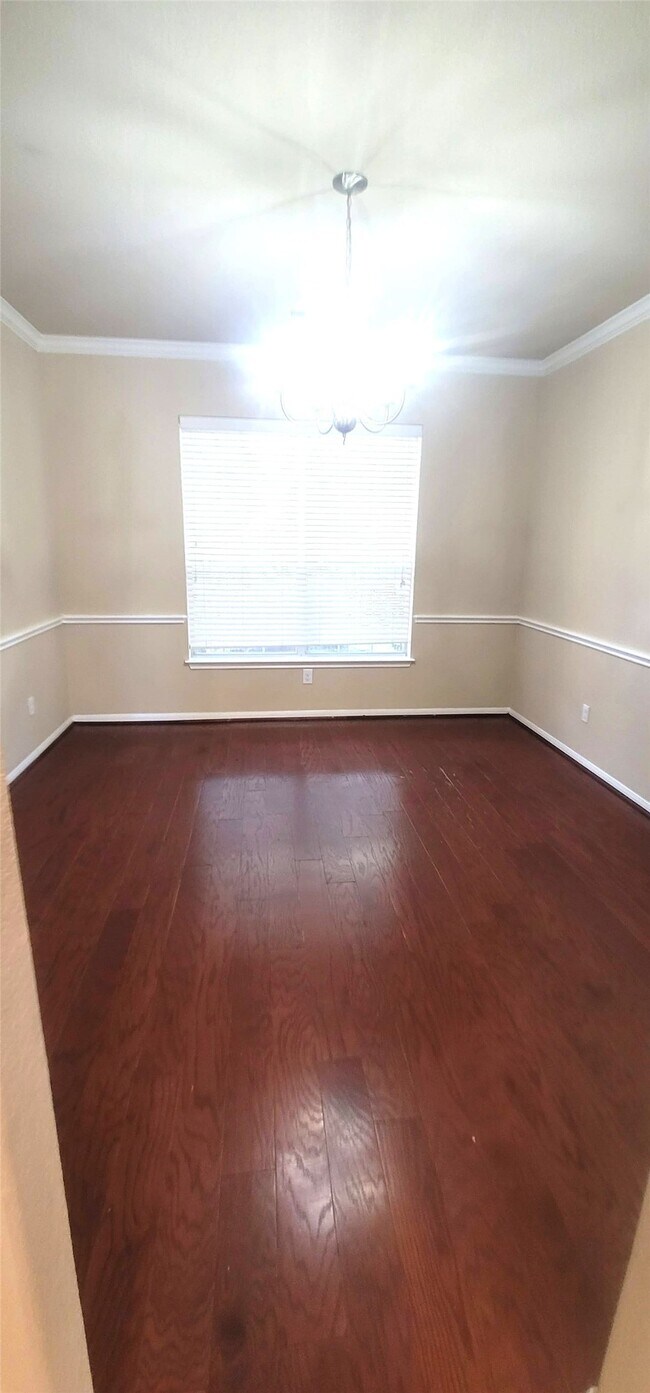 Building Photo - 6023 Schaumburg Dr
