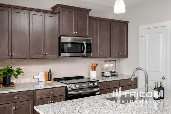 Building Photo - 8300 Brookhaven Dr