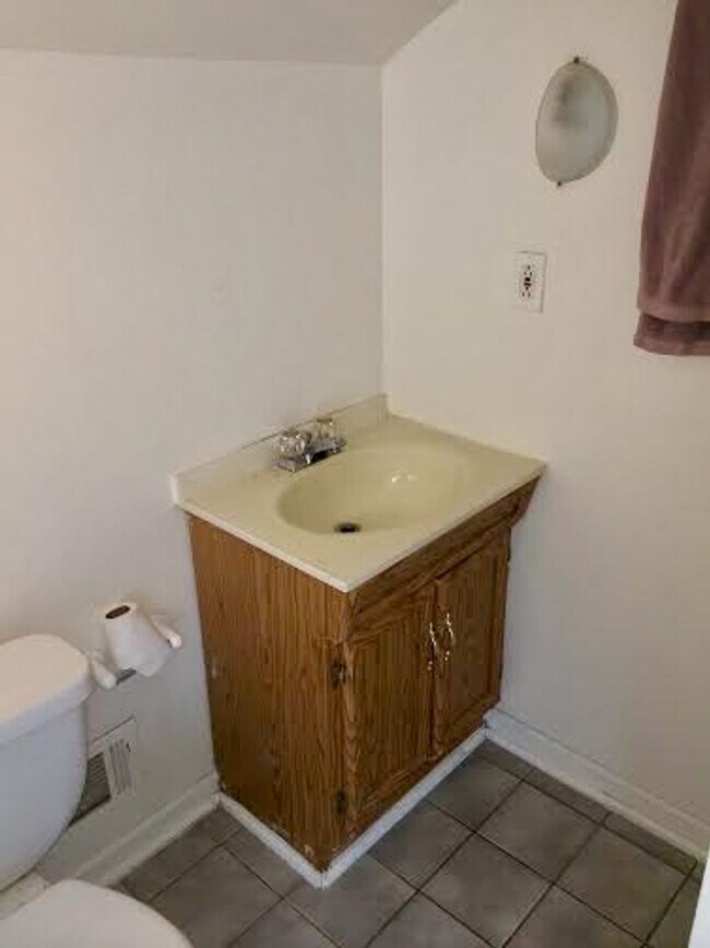 Building Photo - *** Southside Slopes Apartments * Pet Friendly * Walk to E. Carson St. * Available Now * Spacious...