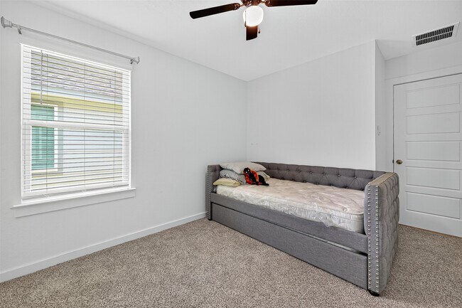 Building Photo - 8730 Shumard Oak Dr