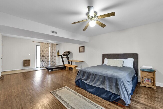 Building Photo - 6530 Thamesmead Ln