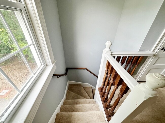Building Photo - Beautiful 3 BR 1.5 BA Leominster SFH