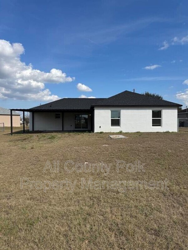 Building Photo - 572 Adriel Ave