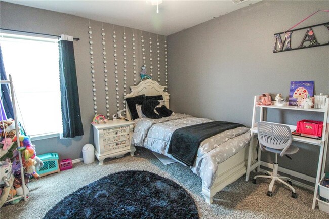 Building Photo - 5954 Heron Dr
