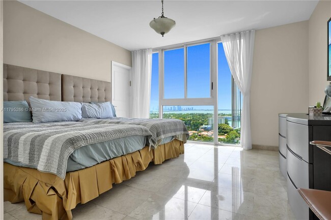 Building Photo - 4775 Collins Ave