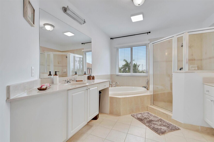 Building Photo - 1703 Coastal Bay Blvd