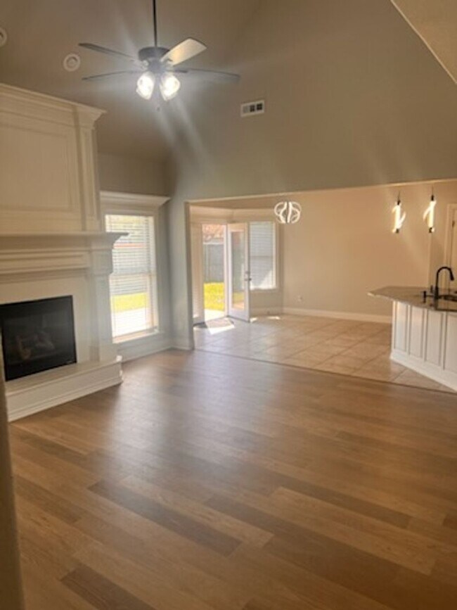 Building Photo - Spacious 4 Bedroom Home in Centerton