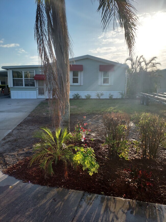 Building Photo - 17500 Primrose Ct