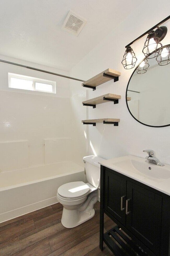 Building Photo - Lovely Single-Level Home