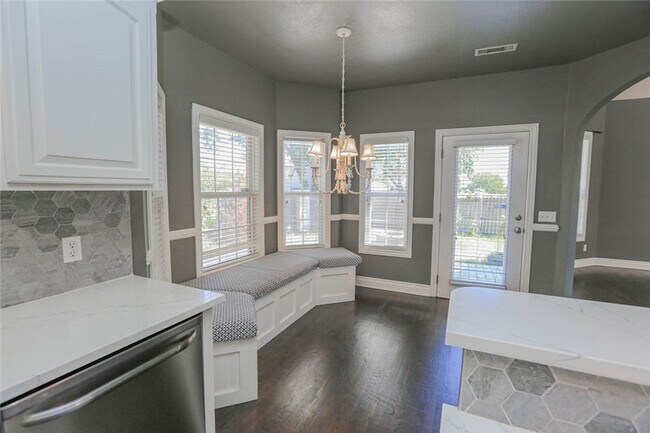 Building Photo - 5300 S 44th Pl