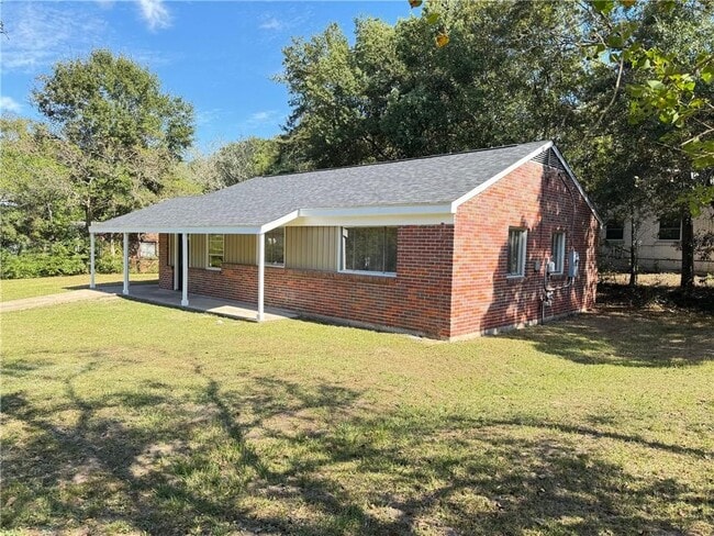Building Photo - 401 Elmwood Dr