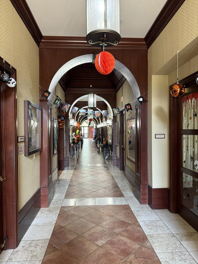 Building Photo - 2793 Shaughnessy Dr