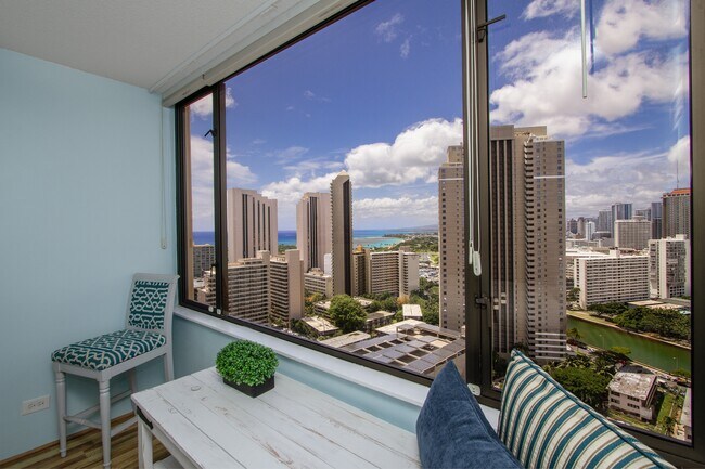 Building Photo - 411 Hobron Ln