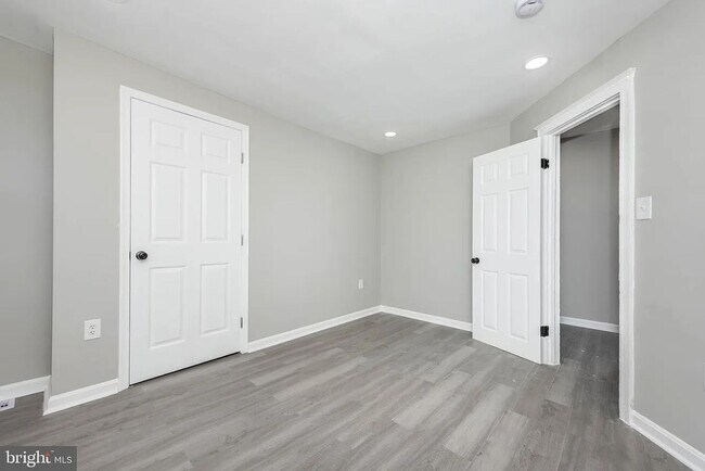 Building Photo - 3300 Ravenwood Ave