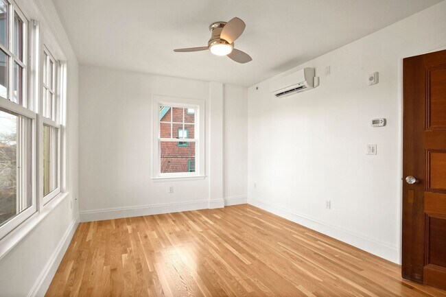 Building Photo - 165 Winthrop Rd