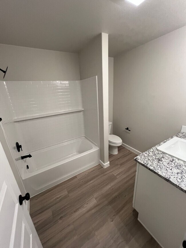 Building Photo - Available Starting in March! 3/2/2 in Bell Farms!